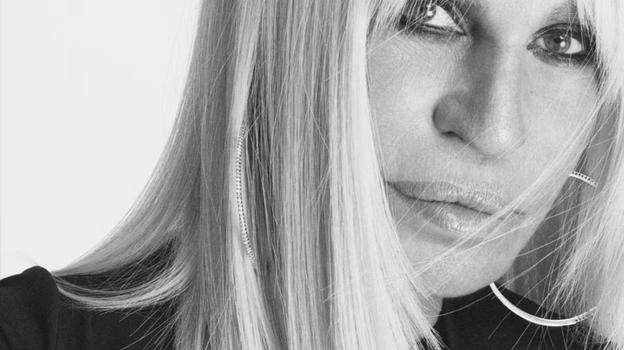 "Addio". Donatella Versace, la notizia sconvolge il mondo della moda