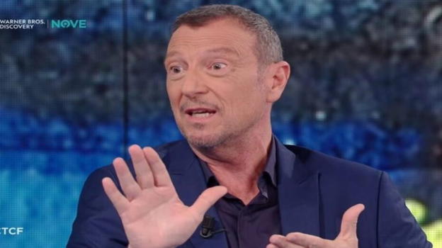 "Se ne va dal Nove". Amadeus, dopo il flop arriva l’annuncio choc