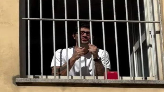 La foto sta facendo il giro del web in questi minuti: di chi si tratta