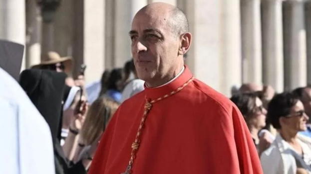 Fernandez, il cardinale su Papa Francesco: "Deve reimparare a parlare..