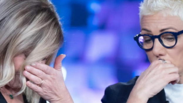 Eva Grimaldi, lacrime in Tv: "Cosa mi ha fatto un amico a soli 10 anni..