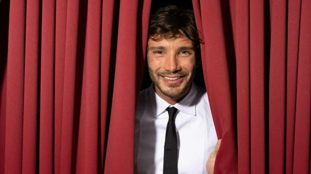 Stefano De Martino sta con lei, ecco chi è la nuova fiamma