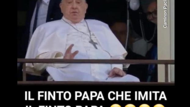 Fiume di messaggi social sul Papa: "È deceduto, quello è un sosia e neanche ci si somiglia..