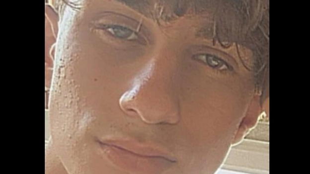 “Mamma mi fa male la testa”, giovane muore poco dopo. Lo strazio della famiglia