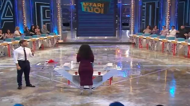 Affari Tuoi, insulti a Chiara dopo la puntata: "Lei non lo sopporta"