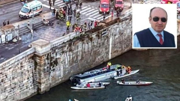 Il figlio dell’autista del bus caduto nel Po rompe il silenzio: "Vi chiedo una cosa, papà era..