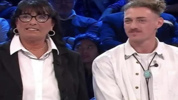 Affari Tuoi, è bufera sui social: "Di chi è figlio Nicolò"