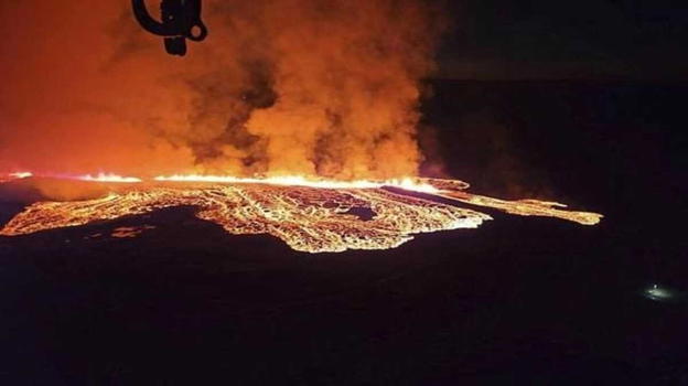 Allerta rossa per l’eruzione del vulcano: la lava ha raggiunto le case