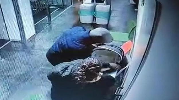 Neonata rapita a Cosenza, l’incredibile accusa della clinica alla mamma