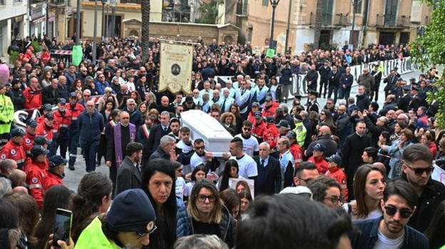 Funerali Sara Campanella, è successo durante la cerimonia: la mamma non ha retto