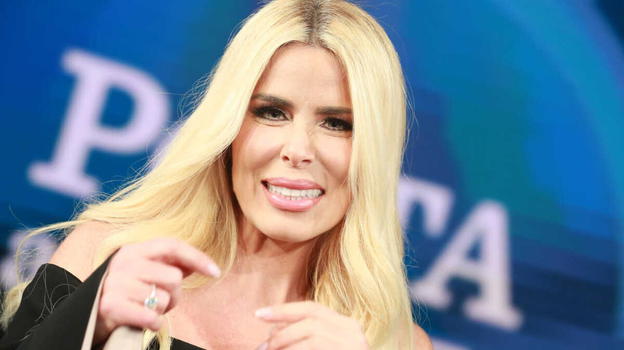 Loredana Lecciso, la tremenda notizia pochi minuti fa