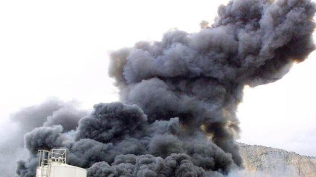Nube tossica sulla città, cittadini spaventati: "Non uscite di casa"