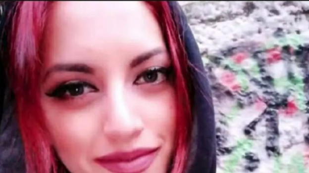 Chiede aiuto alla polizia contro l’ex violento ma le rispondono “non siamo un taxi”: 28enne perde la vita