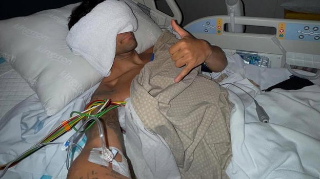 "Mi sono rotto tutto". Le prime foto dall’ospedale
