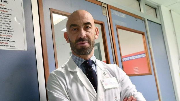 Scatta l’allarme per i numerosi focolai: la preoccupazione di Bassetti