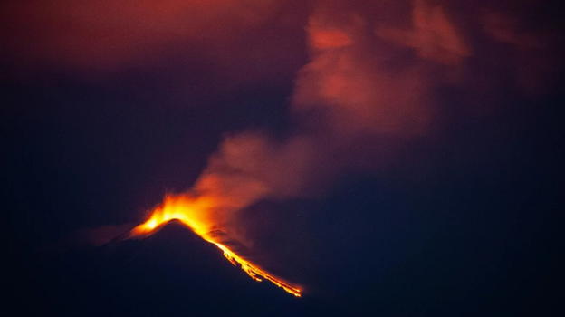 Italia, l’eruzione del Vulcano e il comunicato: "Non..