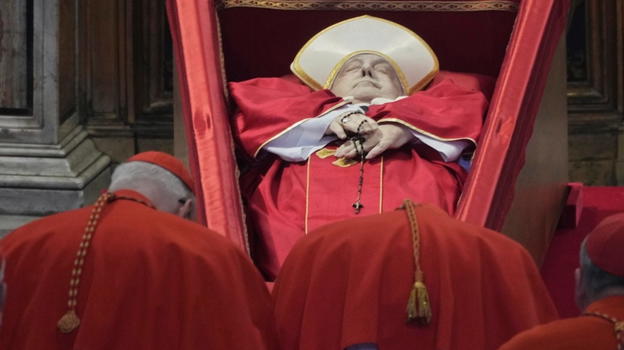 Papa Francesco, il dettaglio non sfugge: vicino alla bara n…