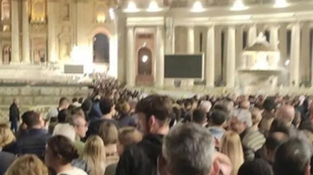 Papa Francesco, 2Km di code: quanto ci vuole per vederlo