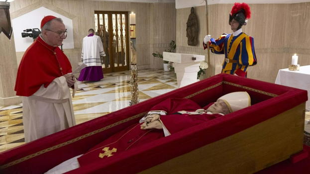 Papa Francesco, quando è deceduto davvero: la teoria sulla data del decesso posticipata