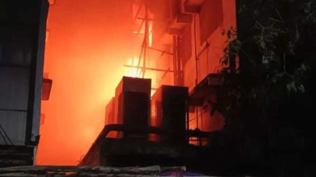 "È diventato una camera a gas". Incendio in albergo, ci sono numerosi deceduti