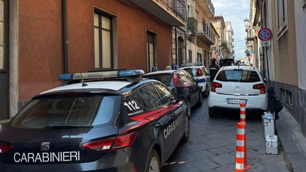 Bimba lanciata dal balcone, la notizia improvvisa dall’ospedale sul papà