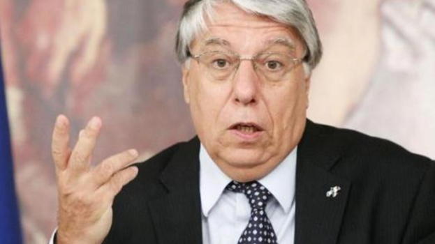 Giovanardi denuncia furto auto ma aveva solo dimenticato dove l’aveva parcheggiata