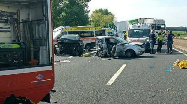 Muoiono papà e figlio di 8 anni: avevano appena scelto la nuova..