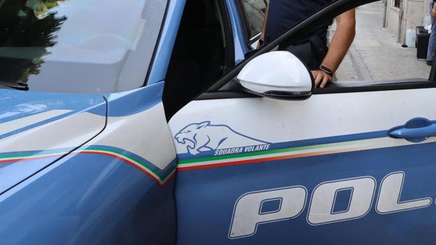 Mamma scappa dal ristorante senza pagare e si schianta: la scoperta in auto