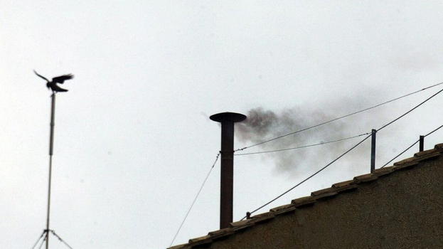 Ecco perché la prima fumata è arrivata così in ritardo: svelato il mistero