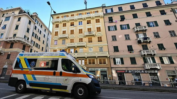 Bimbo di 3 anni cade dal balcone: cos’è successo