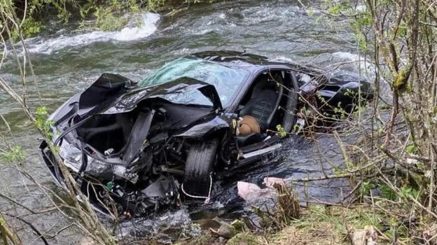 Ferrari precipita nel fiume: la scoperta dei corpi a bordo