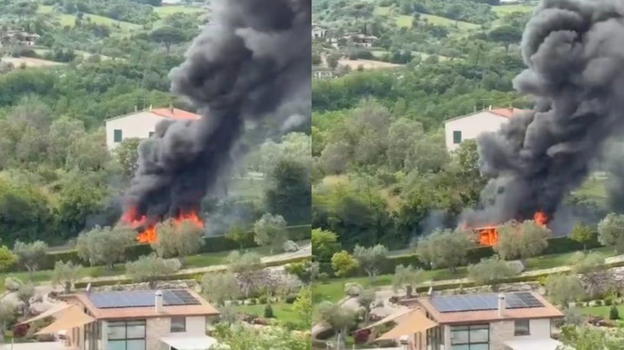 Italia, autobus carico di studenti completamente in fiamme