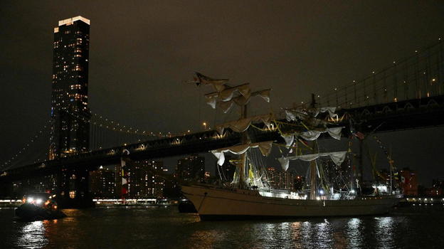 Nave si schianta contro il ponte di Brooklyn: deceduti e coinvolti