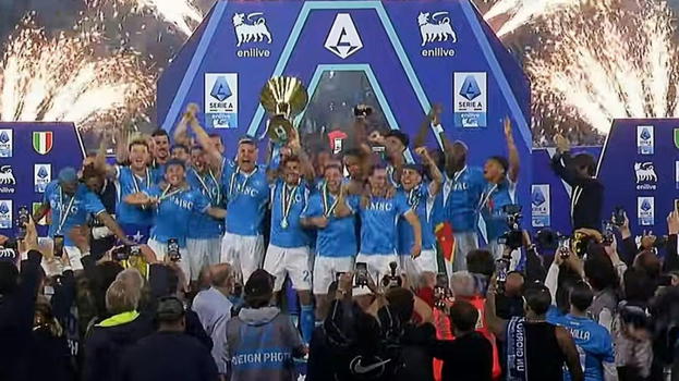 Il gesto di Conte durante la premiazione del Napoli che nessuno ha visto