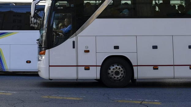 Paura in Italia, il bus carico di bambini è uscito fuori strada