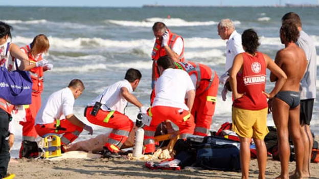 Italia, è successo davanti a tutti: inutili i soccorsi