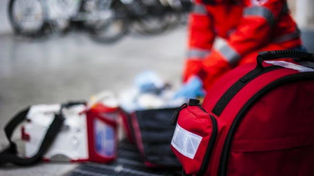 Dramma in spiaggia: il decesso davanti a tutti: inutili i soccorsi