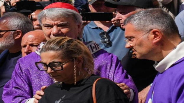 Sgomento durante i funerali di Martina, l’accusa del Cardinale: "È stata colpa di…"