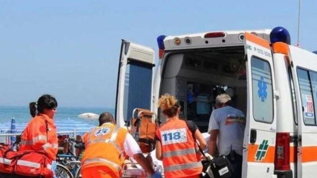 Dramma in spiaggia, è deceduto sotto gli occhi dei familiari