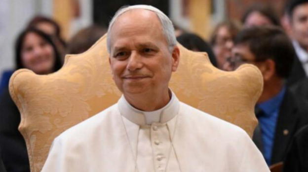 Papa, il dettaglio choc nella manica sconvolge tutti i fedeli