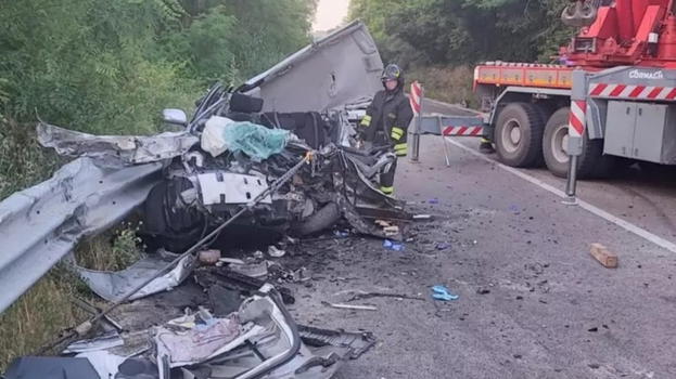 Schianto in auto: deceduti 3 fratelli e un giovane di 27 anni