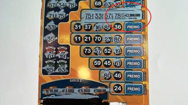 Vince 500 euro al gratta e vinci, per festeggiare ne compra un altro ed accade l’impensabile