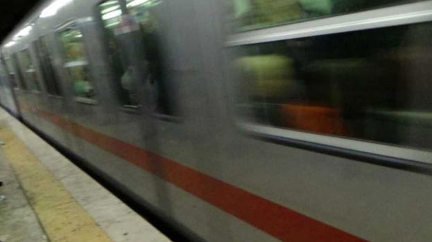 Italia, dramma sui binari poco fa, l’uomo ha perso la vita