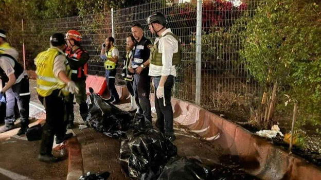 Razzi iraniani su Israele, palazzi sventrati: si scava tra le macerie