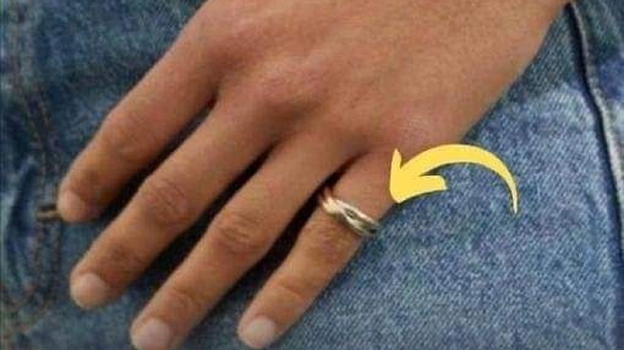 Cosa significa se una donna porta la fede al mignolino