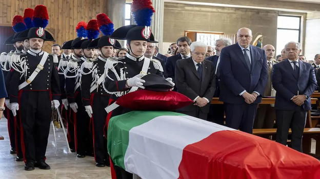 Carabiniere Carlo, durante i funerali rompe il silenzio il fratello