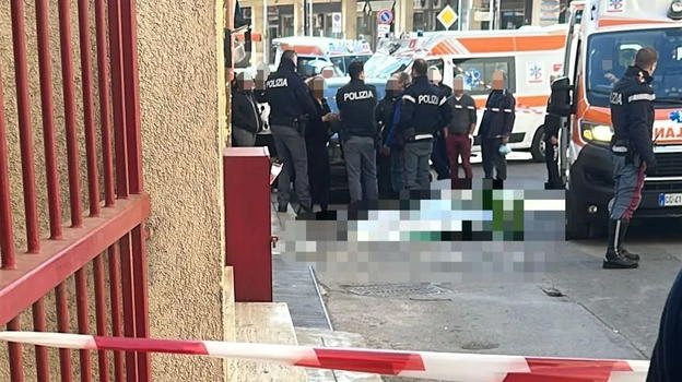 Mamma e figlia di 3 mesi cadono dal balcone: la vicina le ha sentite mentre..
