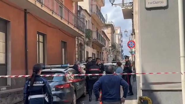 Mamma e neonata di 3 mesi giù dal balcone: ecco perché lo ha fatto