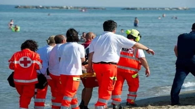 Italia, è successo davanti a tutti: inutili i soccorsi