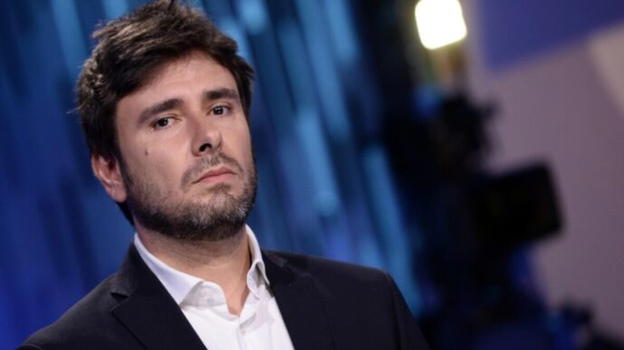 Alessandro Di Battista annuncia: "Il mio papà è deceduto, sto male perché…"